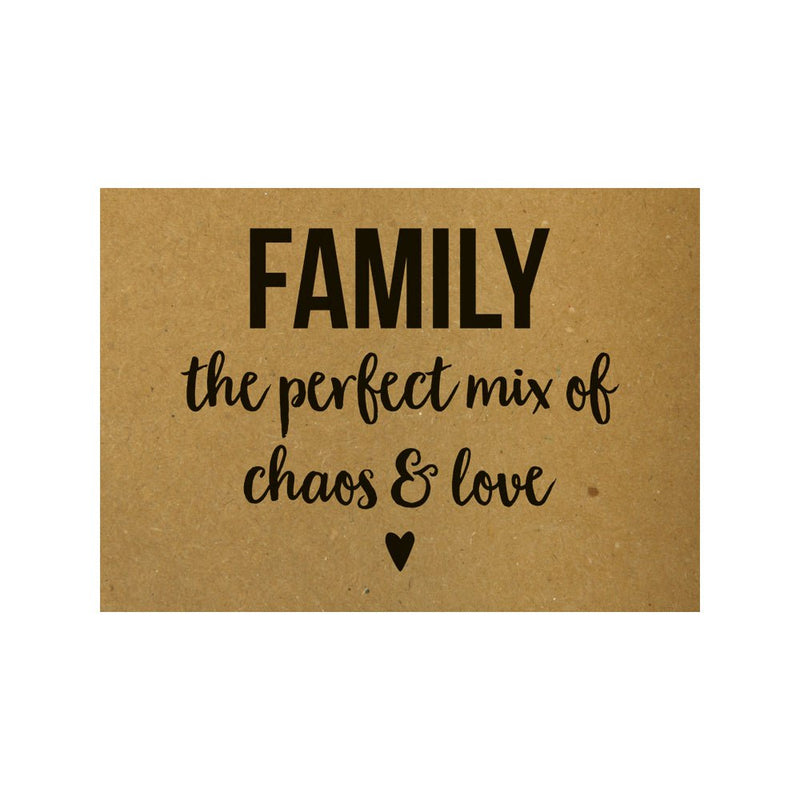 Postal "FAMILY the perfect mix of chaos & love"
